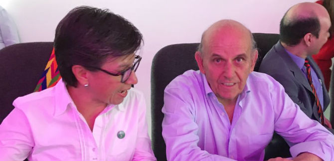 Paz se construye con redistribuci�n de ingresos y ataque a la corrupci�n: Alcalde Armitage en Foro