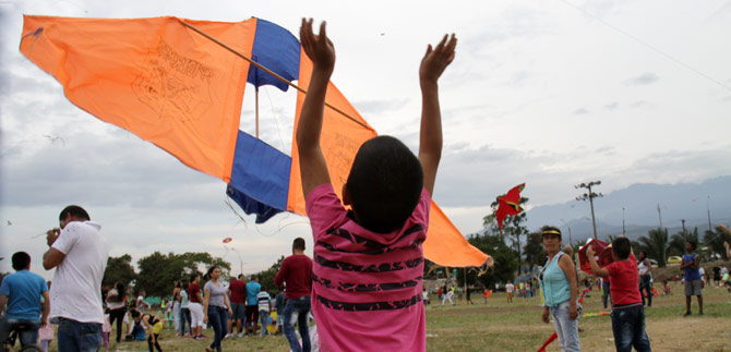 Inici� el Festival de cometas en Cali
