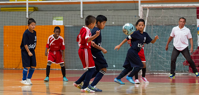 Ex jugadores profesionales entrenan ahora a semilleros en los XI Juegos Municipales