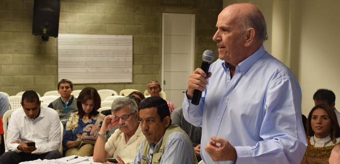 Alcalde Maurice Armitage de cerca con los habitantes de la comuna 20