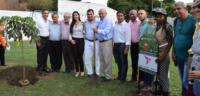 De mano de la empresa privada, habitantes de la comuna 4 recibieron parque completamente dotado