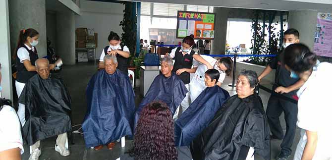 Adultos mayores se benefician con  jornadas de peluquer�a gratuita
