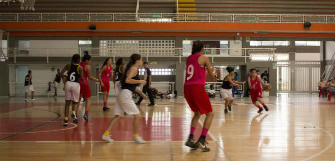 En extra tiempo, Comuna 8 venci� a la 5 en jornada del baloncesto