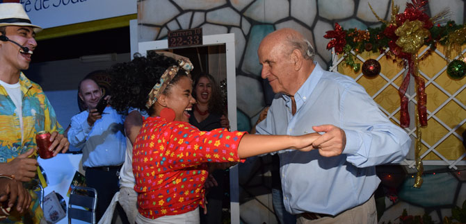 Alcalde Armitage hizo el lanzamiento de la feria con sabor a barrio cale�o