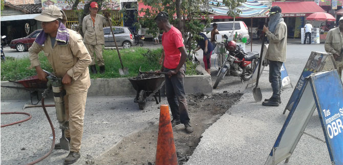 Plan bacheo completa 450.000 m2 de huecos reparados en Cali