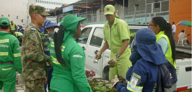 Con jornada de recuperaci�n se enluci� la carrera 10 con calle 13
