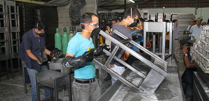 Educaci�n lanza segunda fase de pupitres hechos por los mismos estudiantes