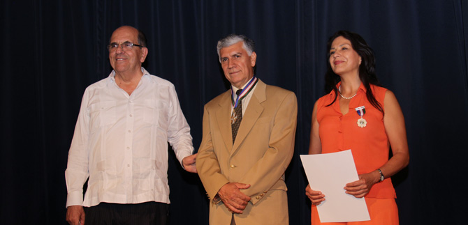 Alcalde condecora a colombianos por aporte a la investigaci�n en malaria