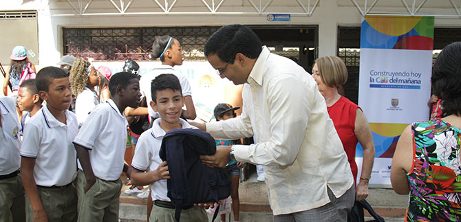 Entrega de �tiles escolares a poblaci�n vulnerable arriba este lunes a 7272 kits