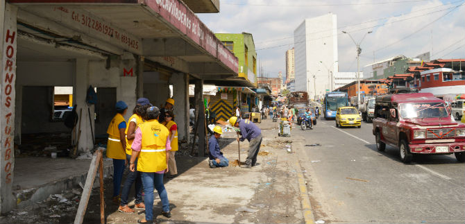 Emru no ha contratado habitantes de calle para las demoliciones