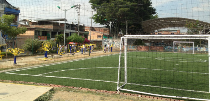 Habitantes de la Comuna 15 reciben nuevos espacios para el deporte y la recreaci�n