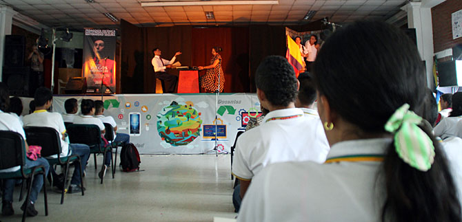 Con l�dica, dan clases sobre derechos sexuales y reproductivos a j�venes