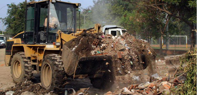 Erradican escombreras clandestinas