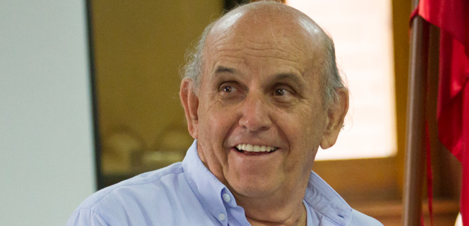 La paz se promueve dando empleo y ejemplo de justicia social: Armitage