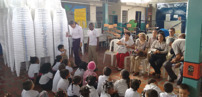 Sector Solidario dona mobiliario a instituci�n educativa del oriente de Cali