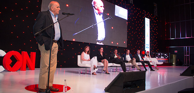 Recon hace un trabajo valioso y oportuno para la reconciliaci�n y la paz, Armitage