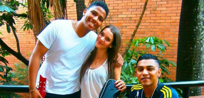 M�sica urbana y salsa en el Jueves del Sam�n