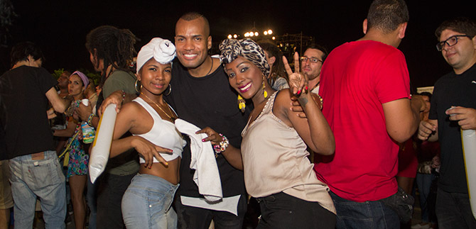 Para bailar, saltar y pasarla bueno en el Petronio, se debe ir con la ropa adecuada