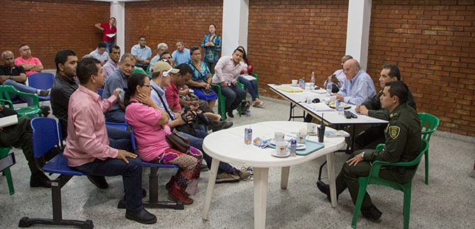 Habitantes de la comuna 9 fortalecen su frente de seguridad y aportan herramientas para su bienestar