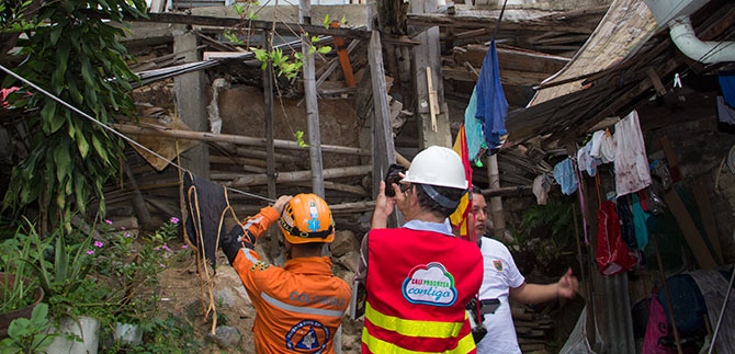 Alcald�a verifica viviendas con riesgo inminente e instala PMU en la comuna 20