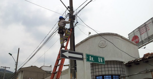 Desmontadas redes areas en Granada, Juanamb y Santa Mnica, gracias a campaa