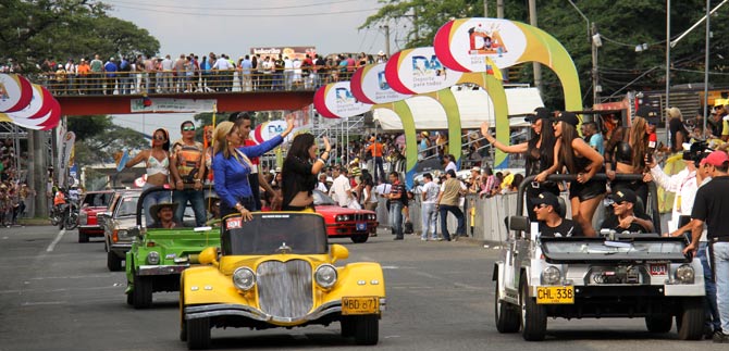 Con el rugir de motores antiguos, la Feria de Cali exhibi la aoranza y lo clsico