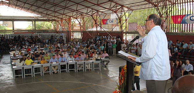 Con entrega de 12.000 pupitres, Cali adeca mobiliario para la educacin digital