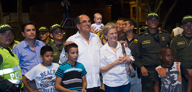 Con msica y deporte, nios de la comuna 7 celebraron iluminacin de sus parques