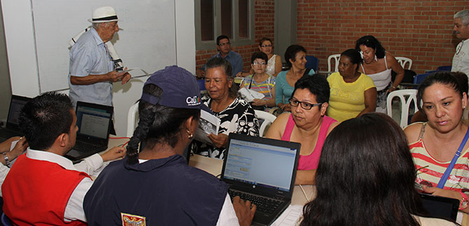 Brigada mvil de Hacienda atendi a los habitantes de la comuna 13