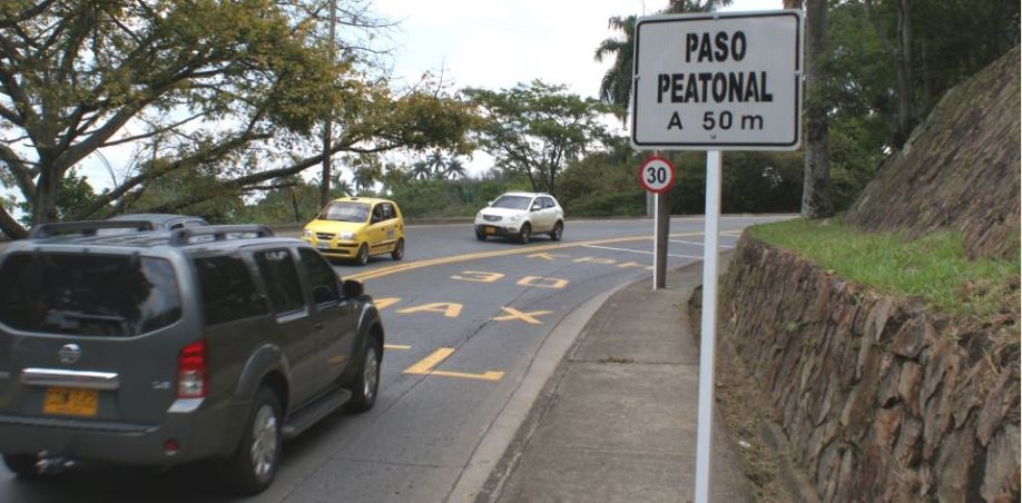 Secretara de Trnsito sealiza paso peatonal en la Circunvalar con carrera 4