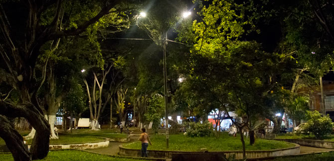 Nuevos parques con luz blanca entrega la Administracin Municipal en la comuna 7