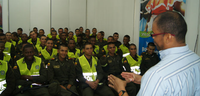 Polica se capacita para prestar seguridad en el MIO