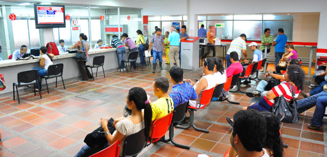 Solo 25 % de las 10.000 personas obligadas a hacerlo refrend el pase en abril pasado