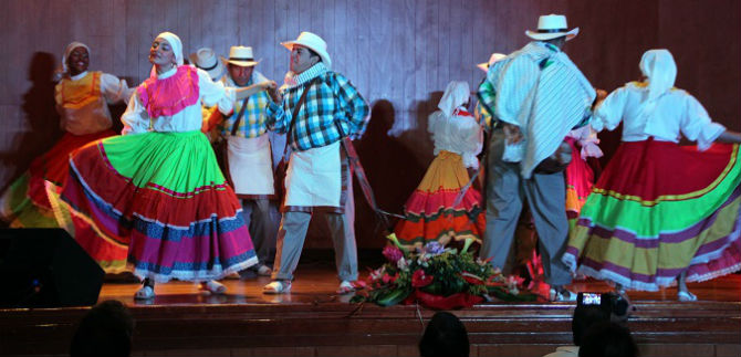 Pe�a art�stica El Maestro se Expresa exalt� a Docentes de Cali