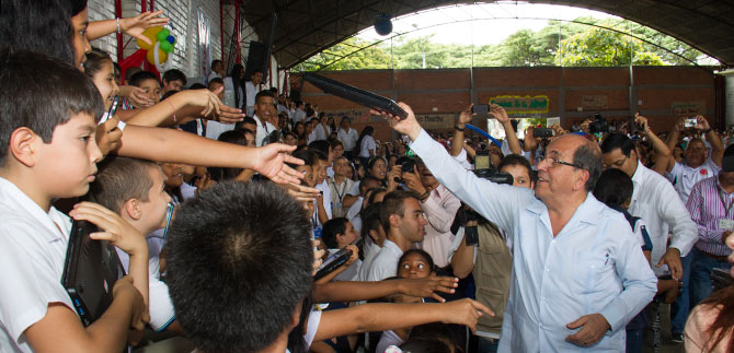 550 estudiantes caleos ya se benefician con aprendizaje en porttiles nuevos