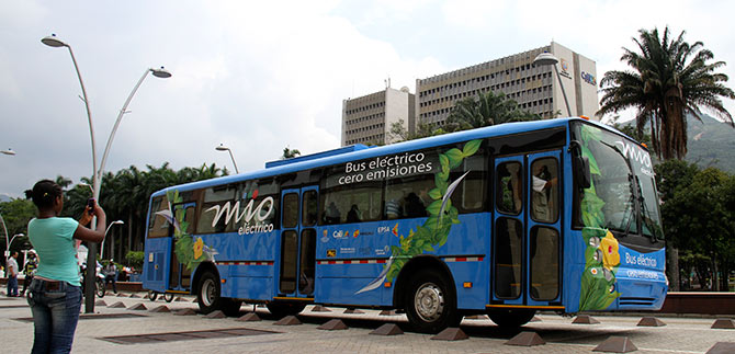 Primer bus el�ctrico en Colombia es una apuesta por un sistema ecosostenible