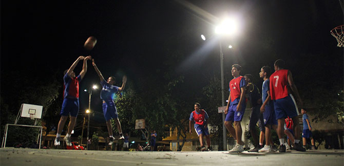 Administracin inaugura en la comuna 18 nuevos parques con luz blanca