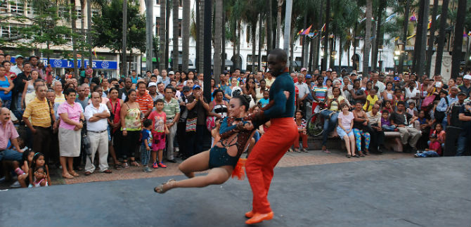 Bailes del mundo en cierre de conmemoracin de la independencia de Cali