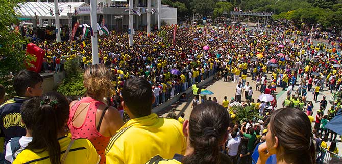 Plazoleta Jairo Varela se visti� de tricolor en homenaje a jugadores de la Selecci�n