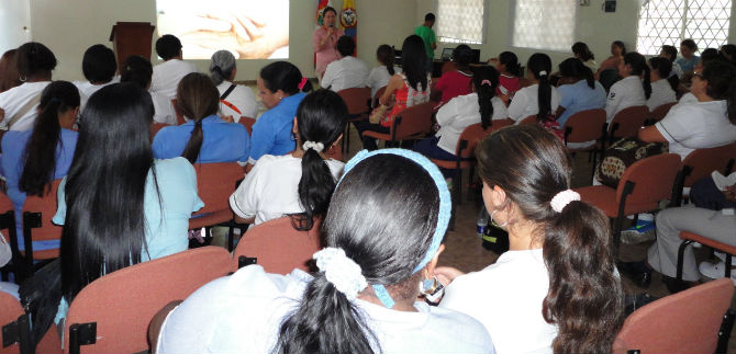 Cien m�dicos y enfermeras de la Red de Salud atienden la prevenci�n de c�ncer de mama