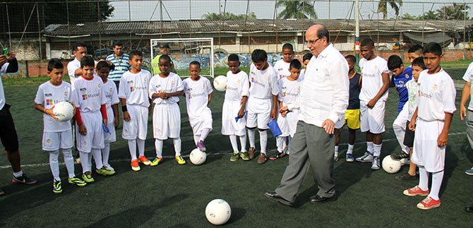 Alcald�a y Coca Cola entregan este martes 300 balones a escuelas deportivas