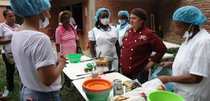 1300 mujeres son capacitadas en la Comuna 12