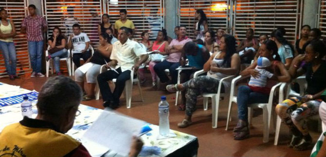 Dan capacitacin gratuita a padres cabeza de familia y jvenes de la comuna 22