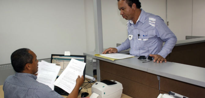 Alcalda atiende a usuarios a travs de novedosa red, conectada por fibra ptica