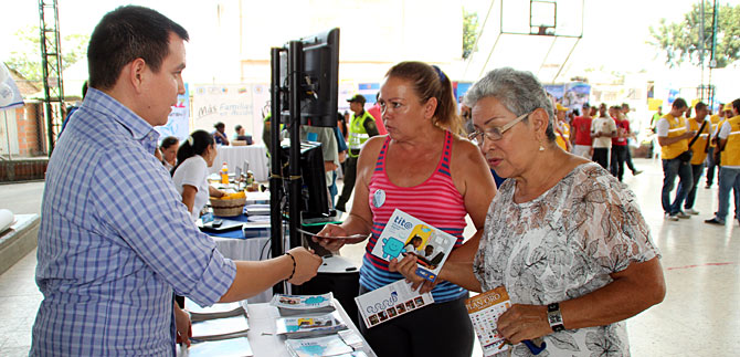Habitantes de la Comuna 6 llegaron a la Feria Informativa de la Alcald�a en Petecuy II