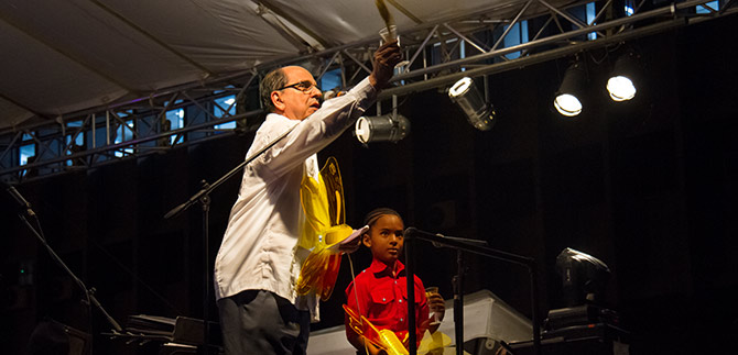 Alumbrado cale�o encendi� la magia de la Navidad