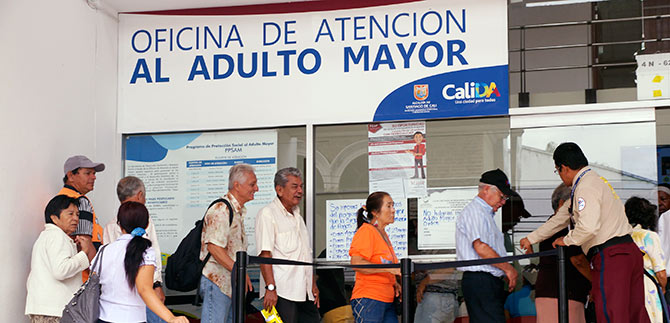 Adultos mayores ya pueden cobrar subsidios de noviembre y diciembre