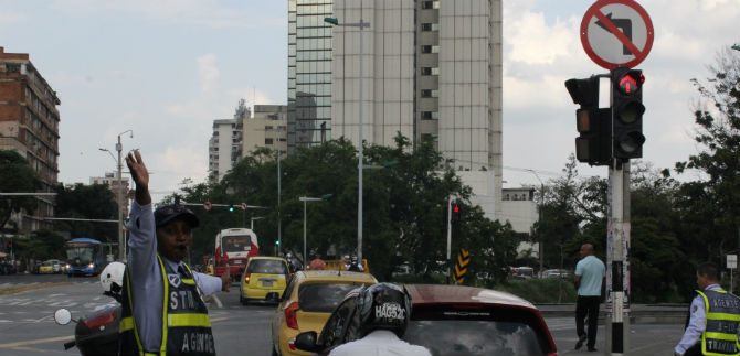 Para mejorar la movilidad se clausura giro en U de la Calle 15 con avenida 1