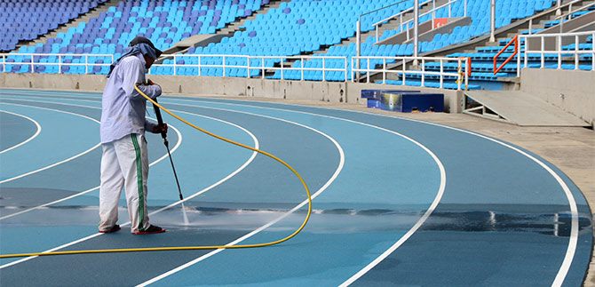 Delegados de la IAFF de Atletismo  inspeccionan  obras en le Estadio Pascual  Guerrero y Pedro Grajales