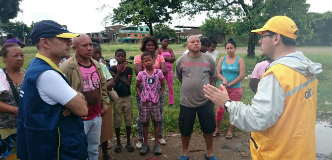 Damnificados de incendio en el oriente siguen recibiendo ayudas de la Alcalda de Cali